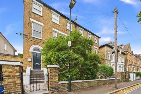 1-bed flat on Queens Road, Twickenham, £1,750/mo