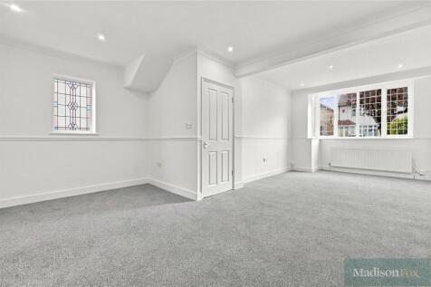 Uplands Road, Woodford Green, IG8 photo 3