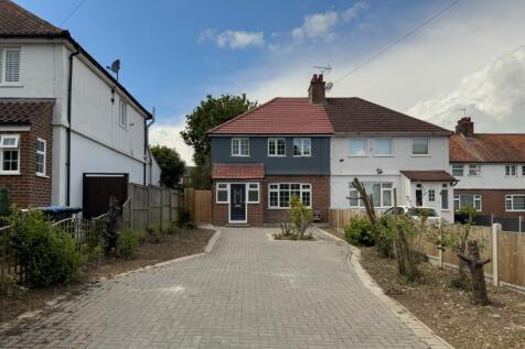 3 bed semi-detached house for sale Worlds End Lan