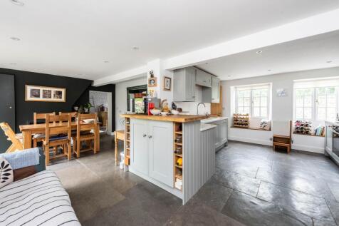 Kitchen / Dining