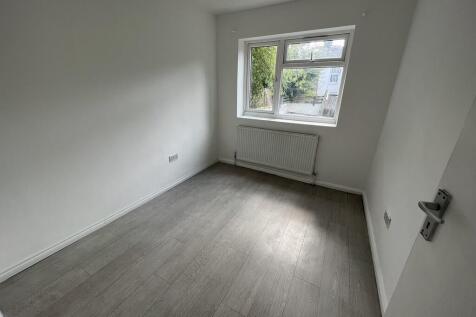Churchfield Road, First And Second Floor Flat photo 4