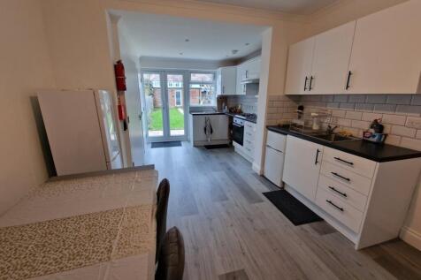 Beaufort Avenue, Harrow photo 4