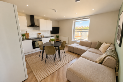 3-bed flat on Sydenham Road, Bristol, £2,938/mo