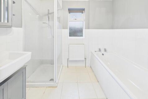 CAM04233G0-PR0046-STILL003