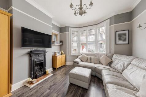 Westward Road, E4