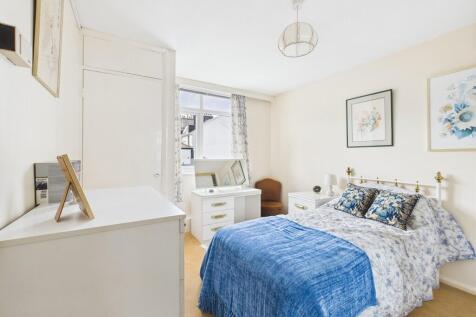 CAM03974G0-PR0135...