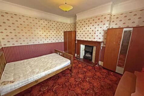 Grosvenor Bedroom One.jpg