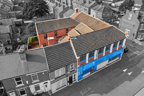 Outlined Colour Property in a Monochrome Neighbour
