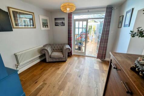 24 Church Rd dining area.jpg