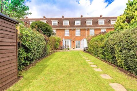 39 Theydon Grove (48).jpg