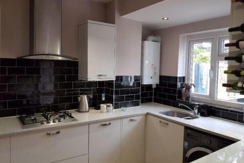 Priory Crescent, Sutton photo 3
