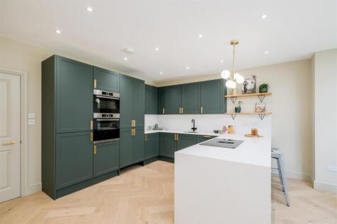 169 Peterborough Road furnished-15.jpg