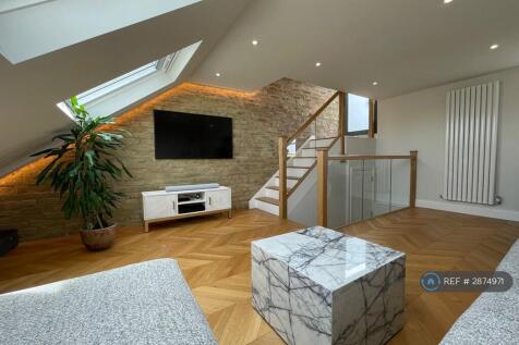 Loft: Bedroom 5 / Office