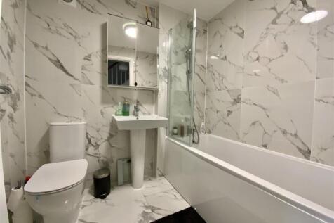 Family Bathroom (SF)