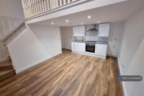 Bright Open-Plan Living &amp; Kitchen