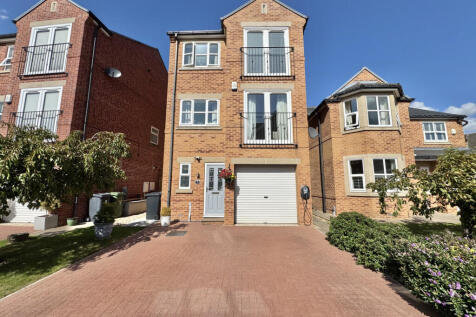 4 Bedroom Town House for Sale