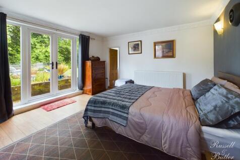 CAM01995G0-PR0176-STILL004