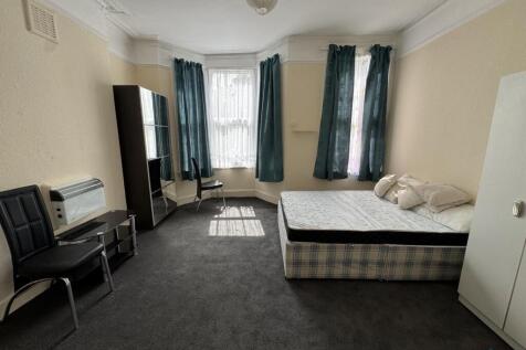 1 Bedroom 1st Floor Flat