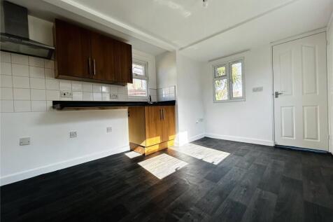 LOUNGE KITCHENETTE