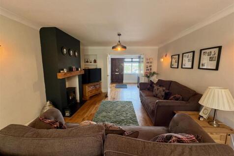 LIVING / DINING ROOM