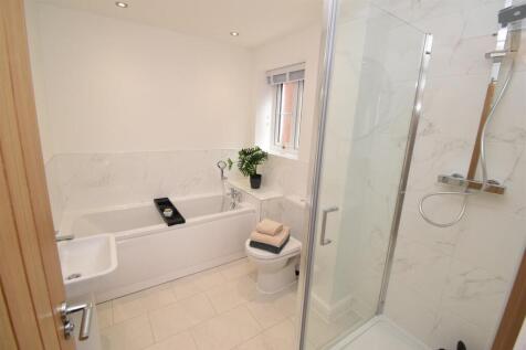 En-Suite Bath/Shower Room