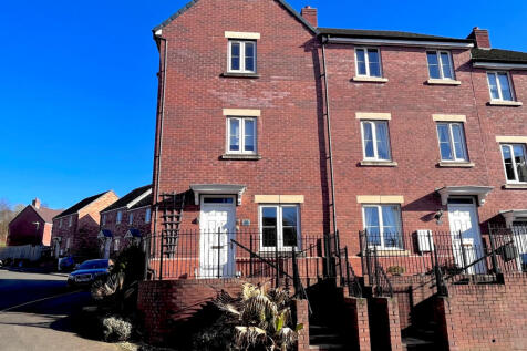 A LOVELY FOUR BEDROOM FAMILY HOME SPLIT OVER THRE