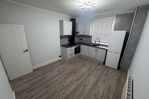 Spacious Three-Bedroom Flat ¿ Ideal for Familie