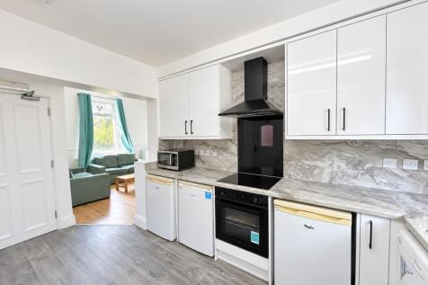 36 Holberry Gardens, Broomhall photo 3
