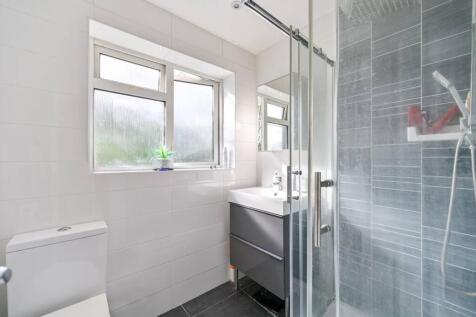 2 bed, 1 bath Maisonette in London - Photo 8