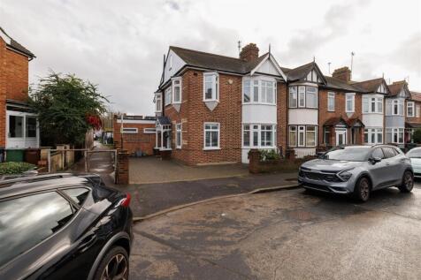 Richmond Crescent, E4