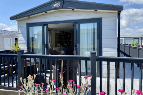 2 Bedroom Mobile Home for Sale in Suffolk Sands H