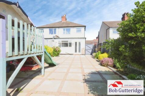 ENCLOSED REAR GARDEN