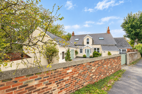 4 bed cottage to rent New Road, Crook DL15 8NB
