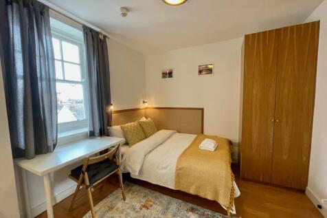 Studio to rent Fulham Palace Road, Hammersmith W6