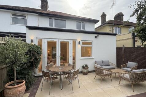 Blacklands Road, London, SE6 photo 3