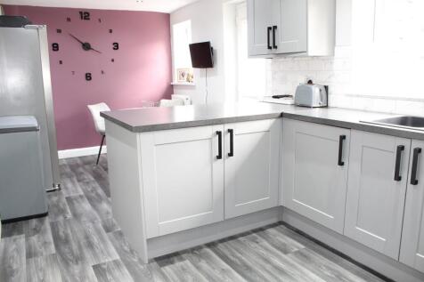 Fitted Kitchen Picture 2