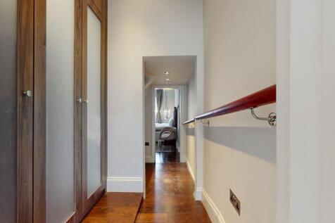 Flat 5, 17 Palace Gate Hallway.jpg