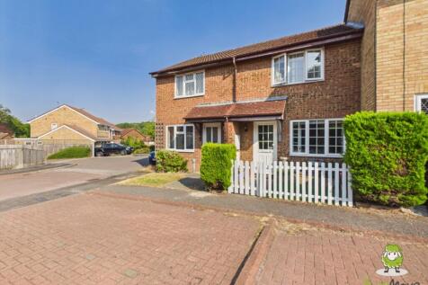 EweMove Estate Agents Basingstoke - 4 Calleva Clos