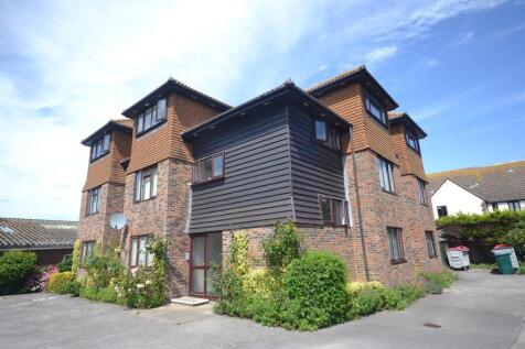 2-bed flat on 10 Grant Close, Selsey, Chichester, PO20, £925/mo