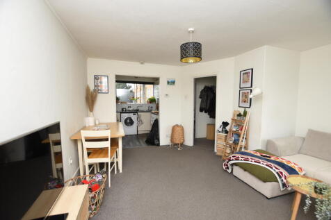 SPRINGFIELD COURT photo 3