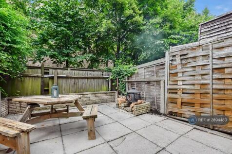 Private Green Garden Perfect For Relaxing