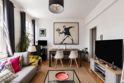 Living room 4