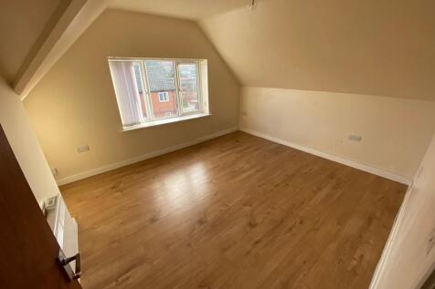 1-bed flat on Station Road, Ilkeston, £625/mo