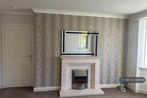 Castle Court, Glasgow, G77 photo 3