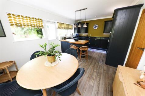 OPEN PLAN DINING KITCHEN