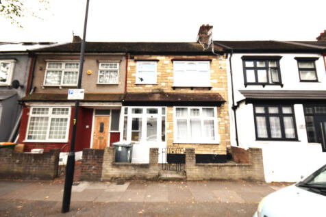 Three-Bedroom Detached Home in East Ham E6¿ No 