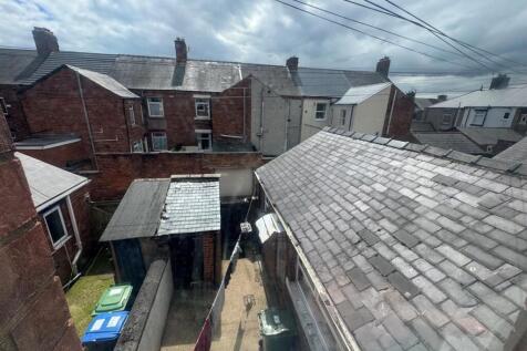 ELEVATED VIEW OF THE YARD.jpg
