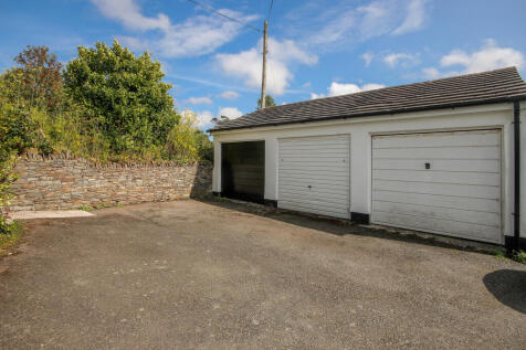 2 Marsh Lane - Garage and Parking
