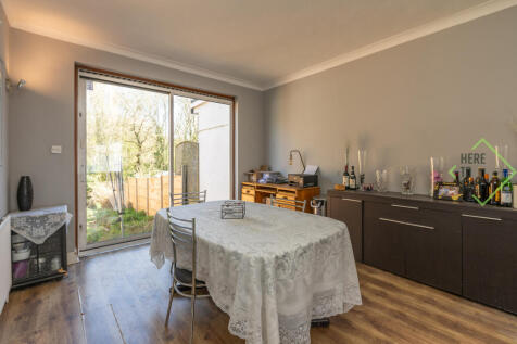 Longland Drive, N20