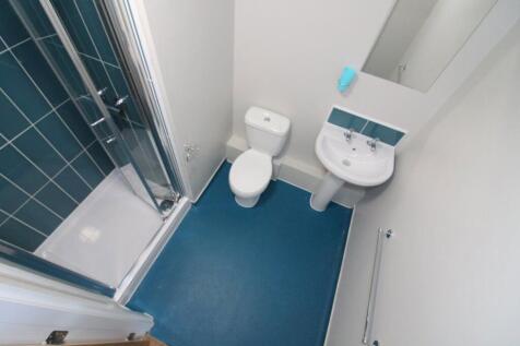 S1 - Queen Street - Available NOW photo 3